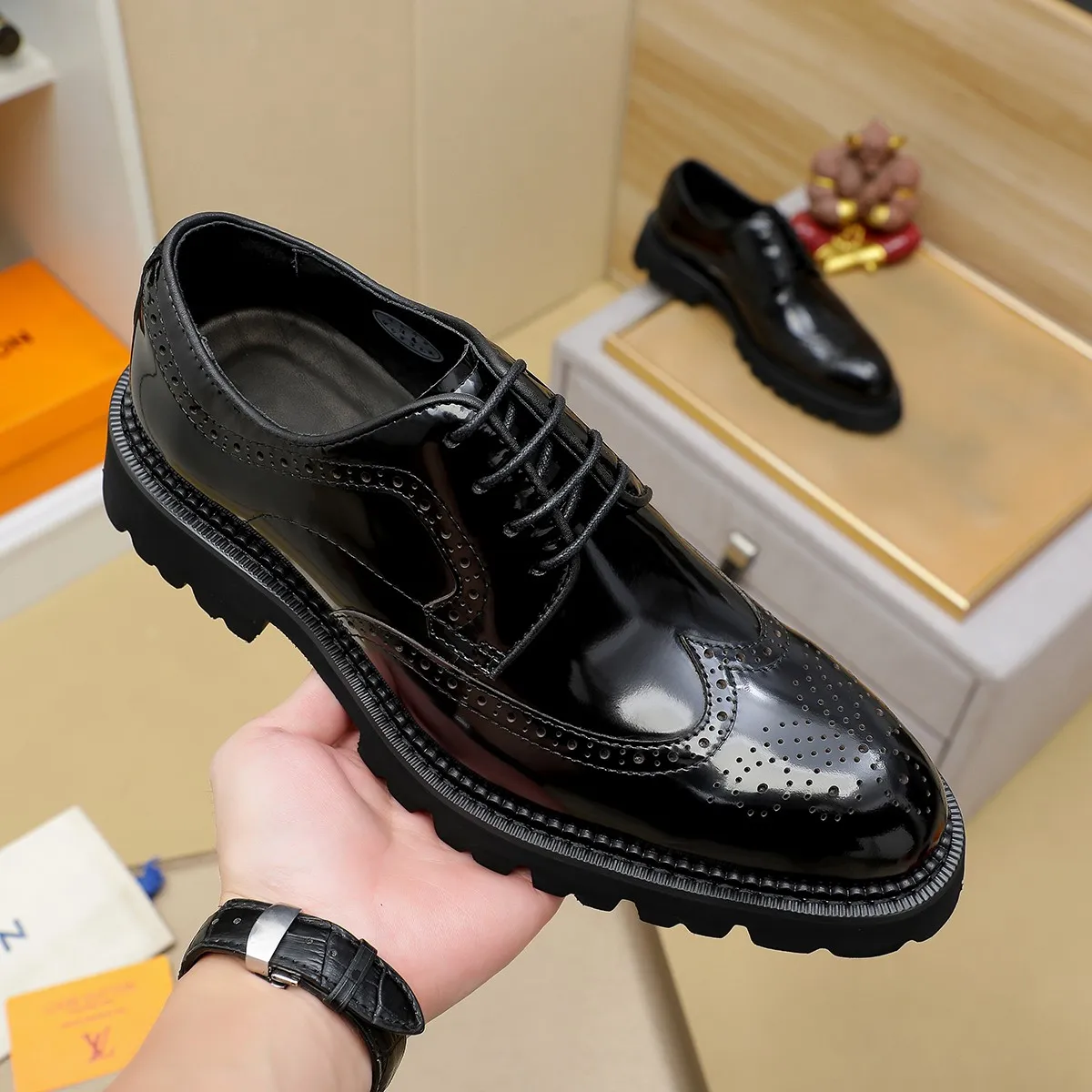 Men's shoes 💰620 💰 Louis Vuitton LV ® Autumn and Winter 🆕 models 🔛Full shoe counter First layer cowhide, 🐂leather lined casual shoes for men, super soft outsole, essential for driving. Counter synchronized original first layer cowhide completely 1:1 mold customization 🌹Top version, 2 colors available! Number: 38-45 (37.46. Customized)